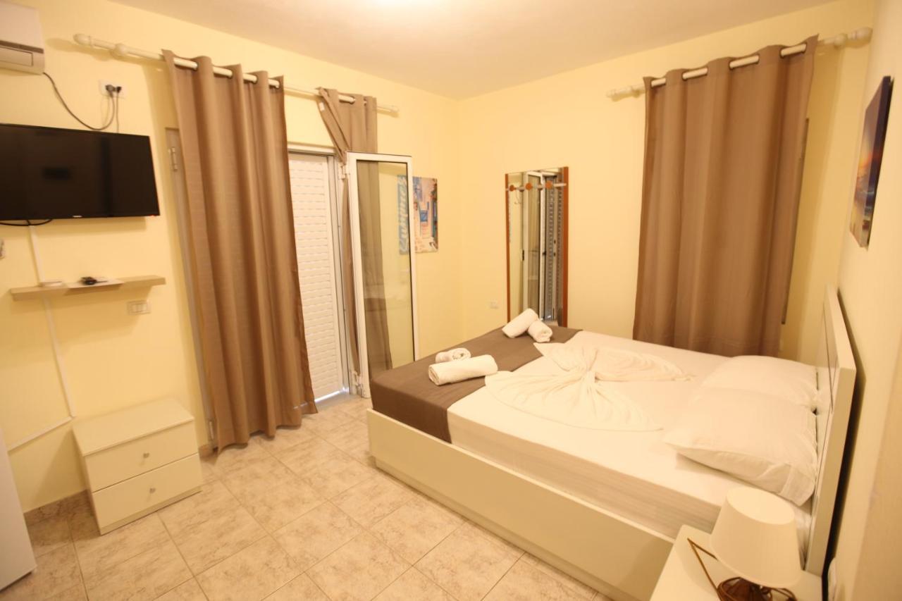 Hotel Prishtina Саранда Экстерьер фото