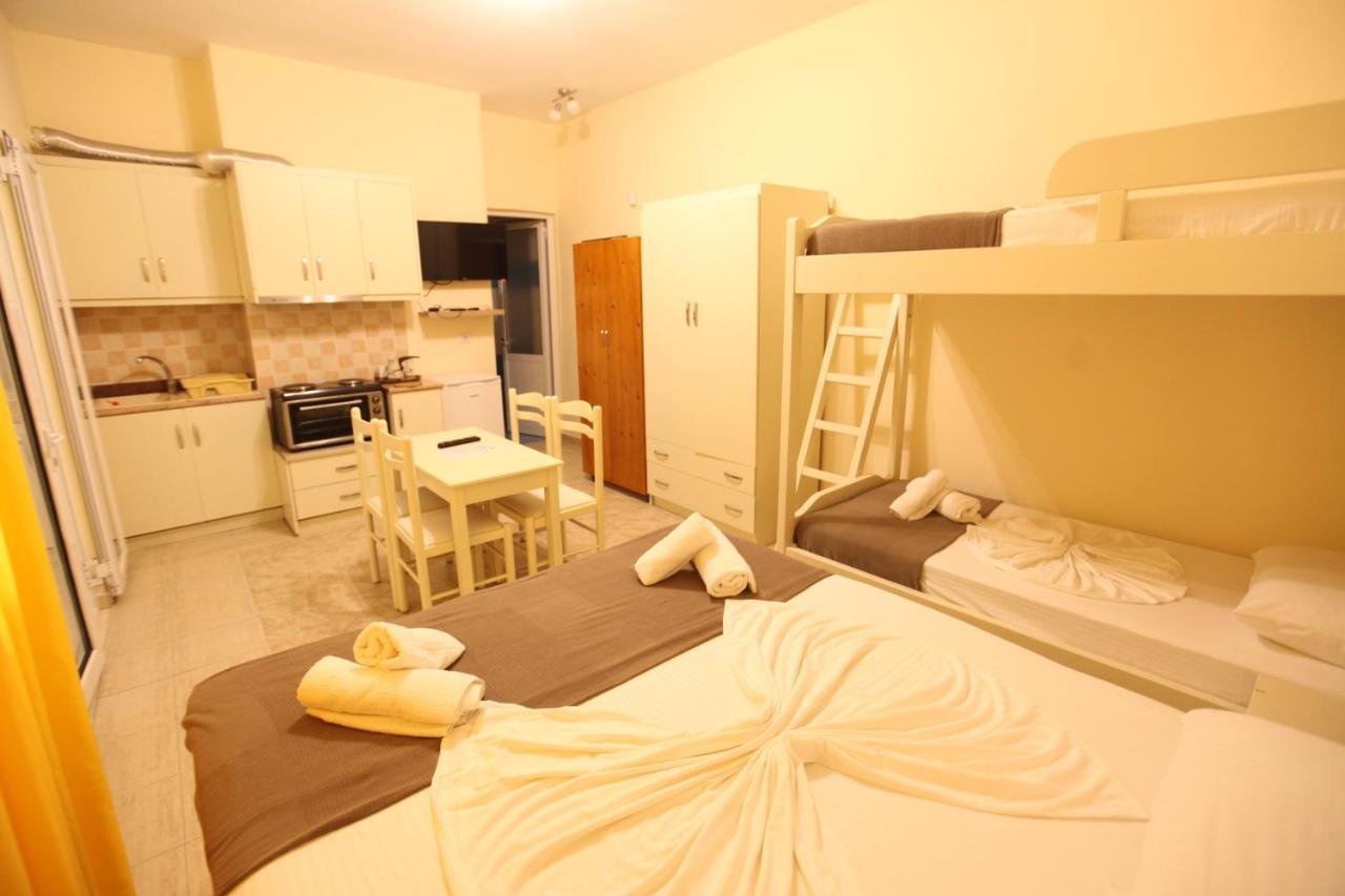 Hotel Prishtina Саранда Экстерьер фото