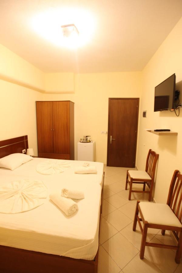 Hotel Prishtina Саранда Экстерьер фото