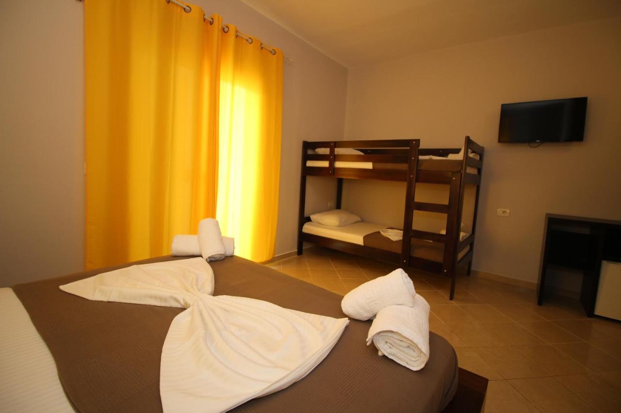 Hotel Prishtina Саранда Экстерьер фото
