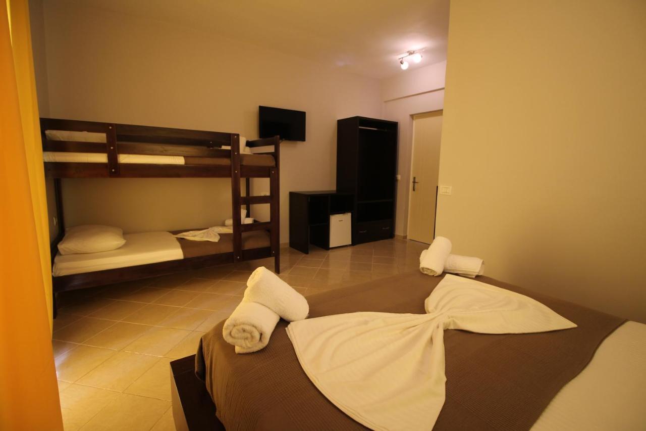Hotel Prishtina Саранда Экстерьер фото