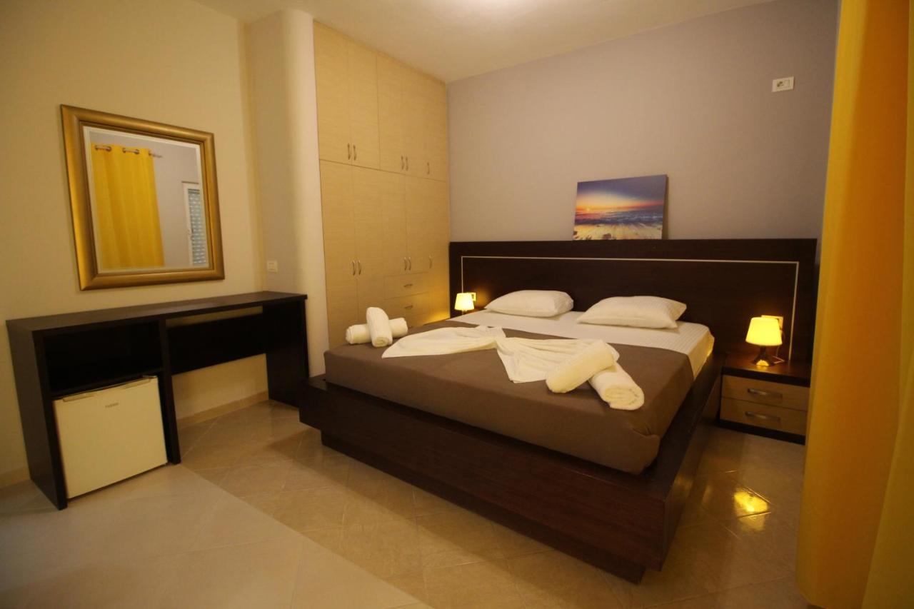 Hotel Prishtina Саранда Экстерьер фото